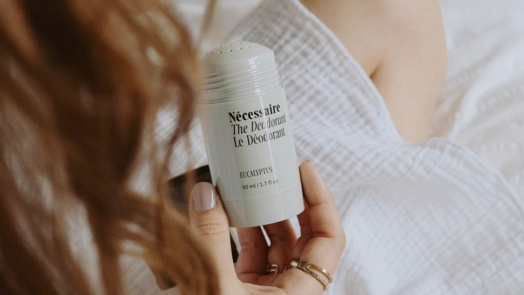 Baking Soda vs Magnesium Deodorant Which Is Better? SustainabilityNook