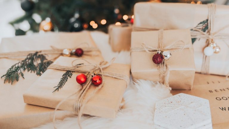 Can You Wrap Christmas Gifts Sustainably?