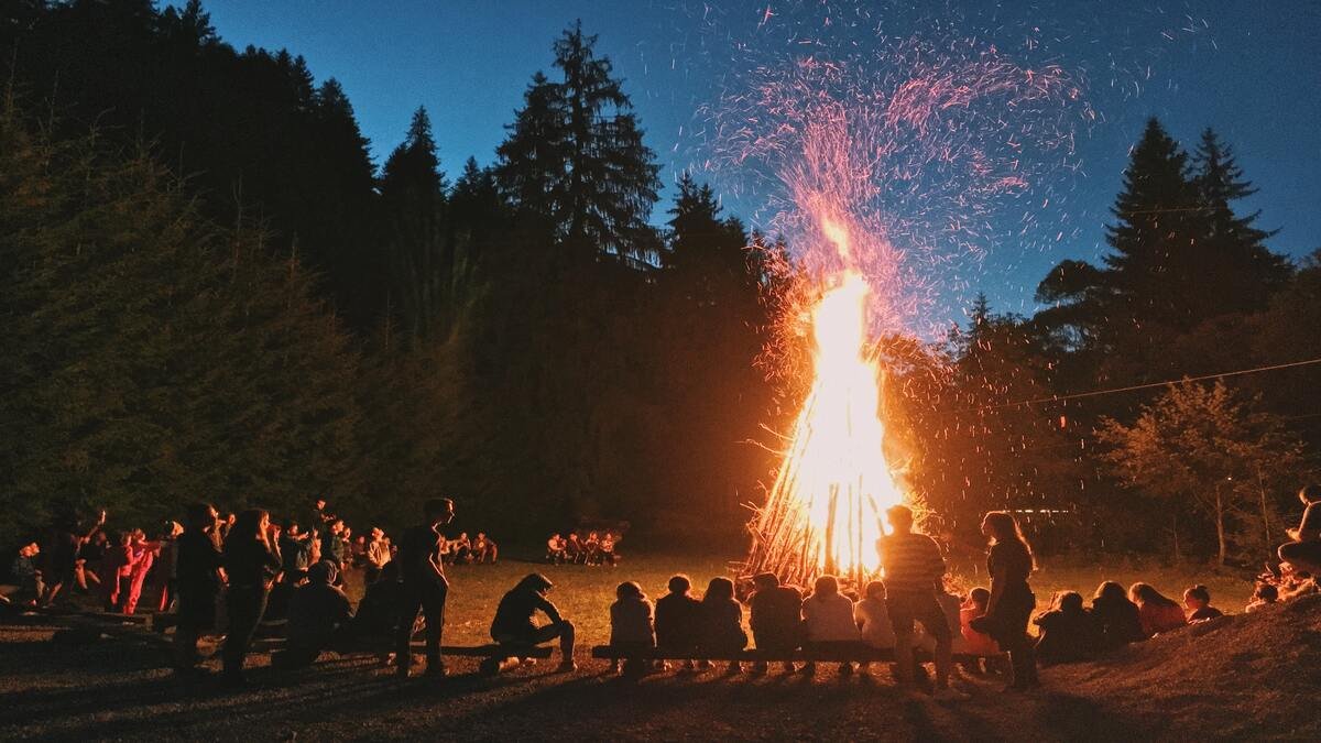 Are Bonfires Bad for the Environment? | SustainabilityNook